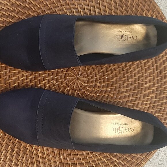 East 5th Suede Block Heel Dress Shoes - Picture 8 of 8